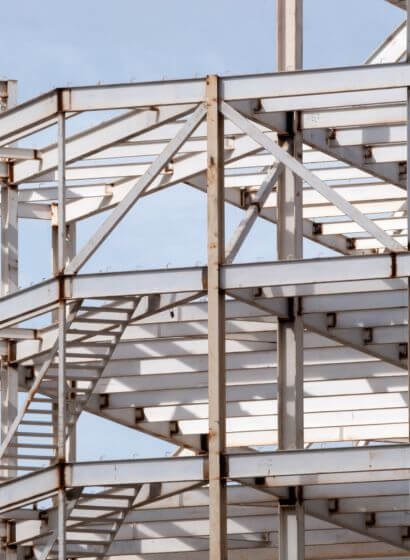Estructura de metal para edificio comercial